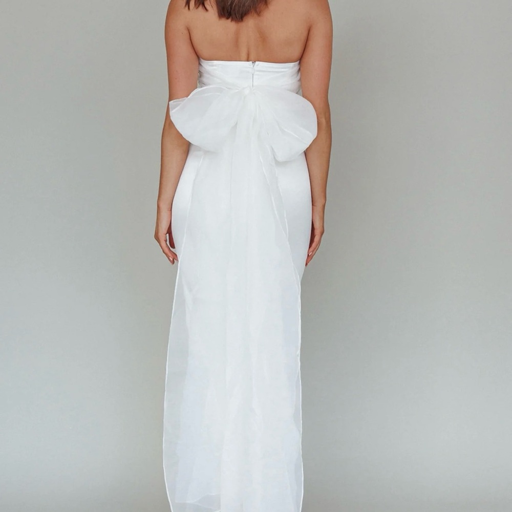Selfie Leslie White Bow Strapless Dress